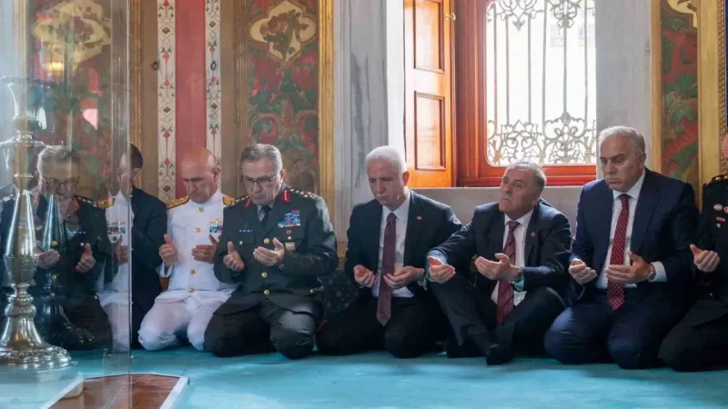 Fatih Sultan Mehmet Han’ın fethin 572’inci yıldönümünde kabri başında dualarla anıldı –  Ankara Haber