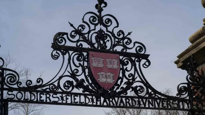 Trump’tan Harvard’a gelmeyi planlayan yeni yabancı öğrencilere vize yasağı –  Ankara Haber