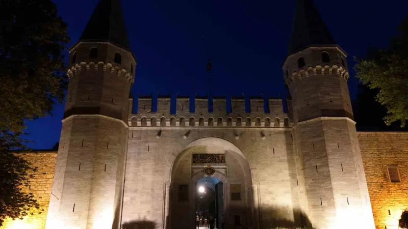 Topkapı Sarayı gece ziyaretçilerini ağırlamaya başladı –  Ankara Haber