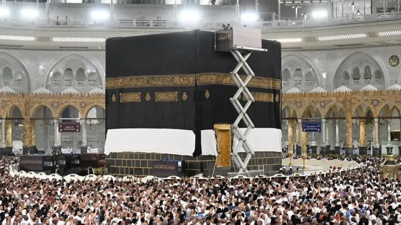 Kâbe’nin örtüsü değiştirildi –  Ankara Haber