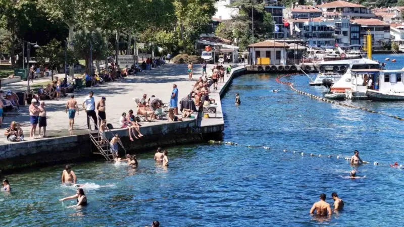 Sıcak havadan bunalan İstanbullular Boğaz’da serinledi –  Ankara Haber