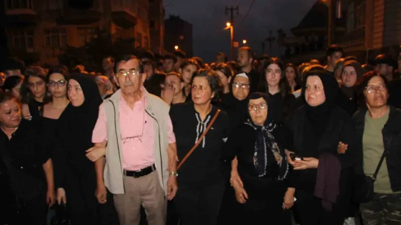 Trabzon’da Sinem Topaloğlu için sessiz yürüyüş –  Ankara Haber