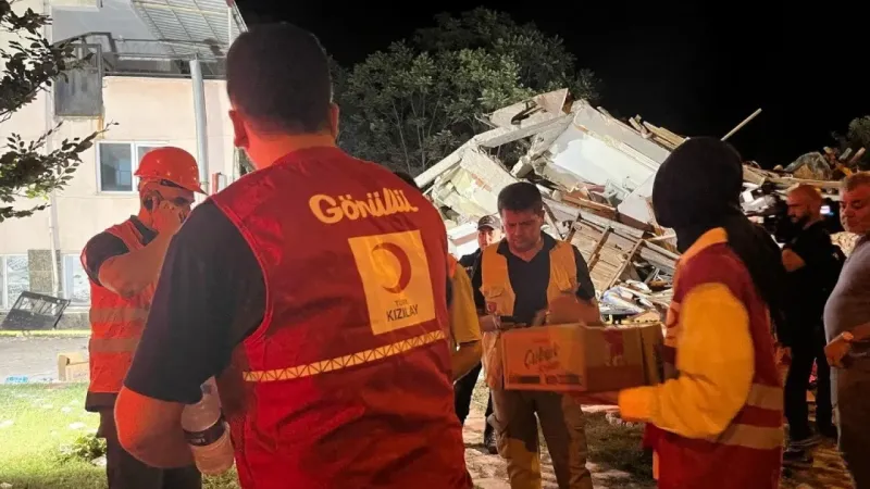 Türk Kızılay, Sındırgı depremi sonrası afetzedelere beslenme desteği sağlıyor –  Ankara Haber