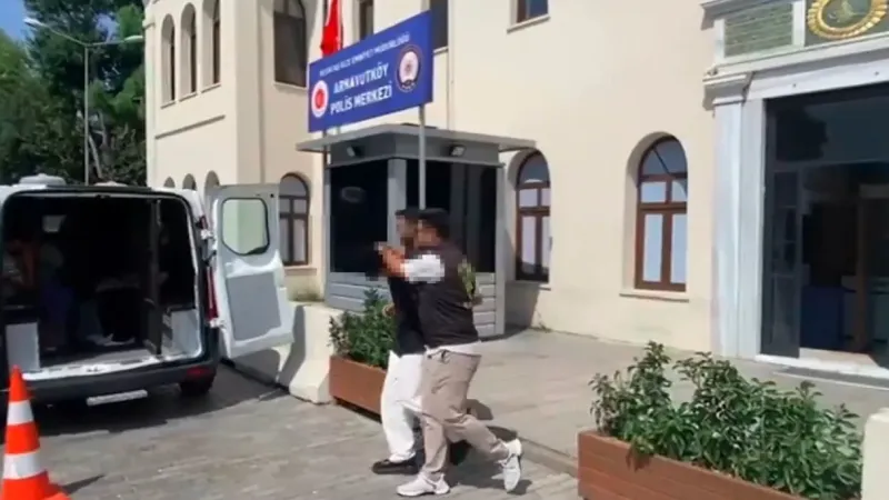 15 Temmuz Şehitler Köprüsü üzerinde zikzak çizerek trafiği tehlikeye düşüren sürücü gözaltına alındı –  Ankara Haber