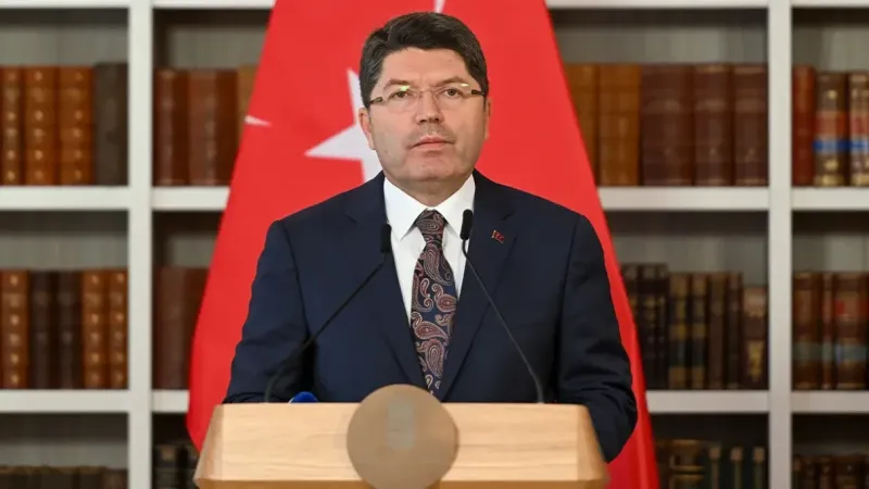 “Özgür Özel’in önünde iki seçenek var” –  Ankara Haber