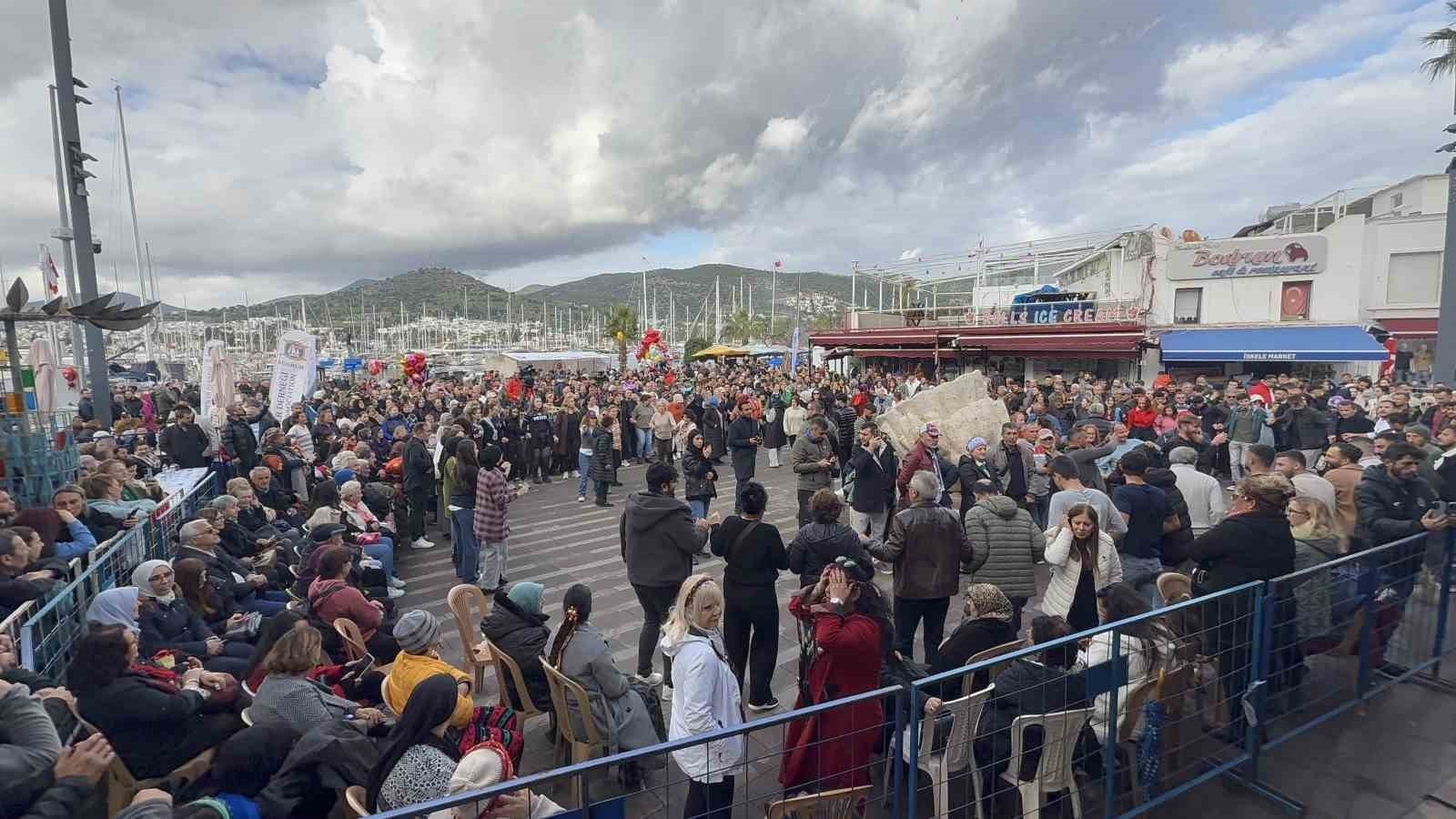 BODRUM’DA HAMSİ ZİYAFETİ